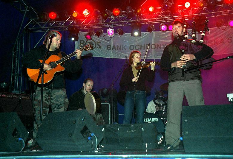 Imprezę zakończyły występy zespołów  muzycznych.