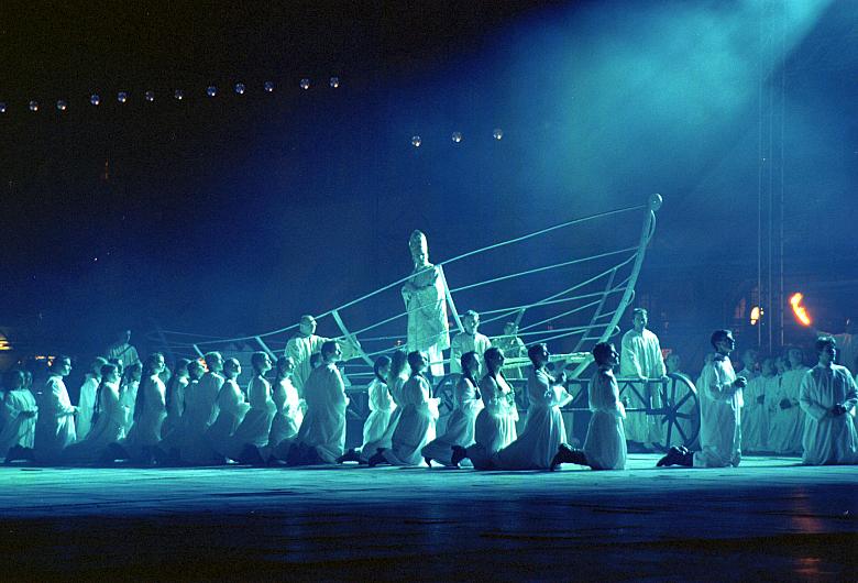 Przed północą na krakowskim Rynku odbyło się widowisko "Kronika Polska"...