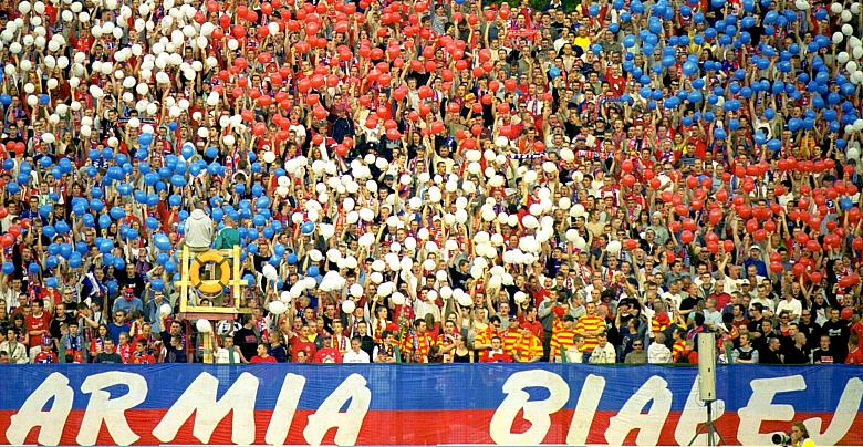 Wielka feta na trybunach.
