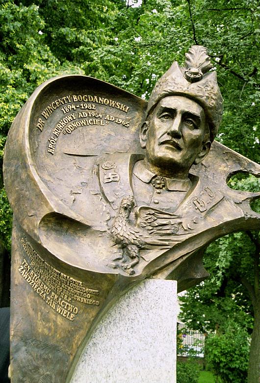 Popiersie Wincentego Bogdanowskiego, Króla Kurkowego A.D. 1964 i A.D. 1965, byłego Wiceprezydenta Miasta Krakowa
i Prezesa Brac