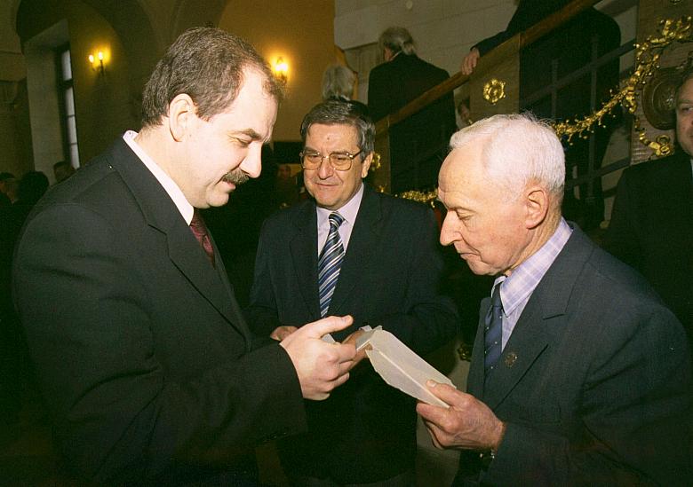 Życzenia złożyli sobie Paweł Pytko, Przewodniczący Rady Miasta Krakowa 
i Jan Kowakówka, Senior Radnych Miasta Krakowa.  