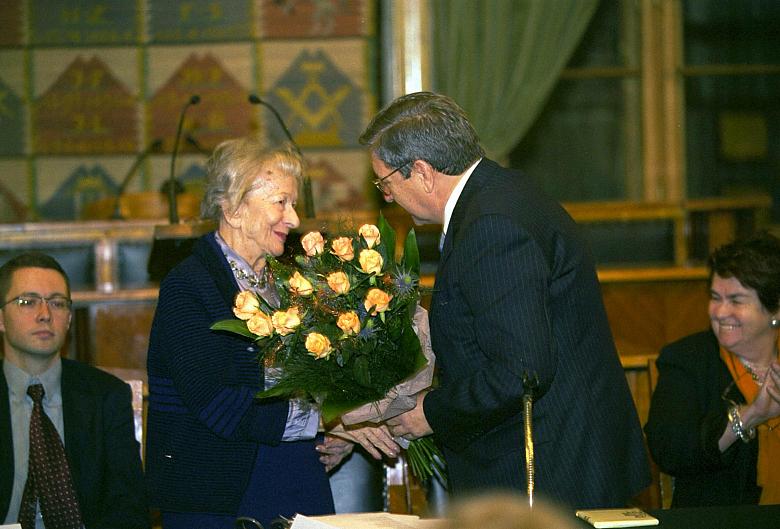 W imieniu Prezydenta Miasta Krakowa, Wisławę Szymborską powitał Henryk Bątkiewicz, zastępca Prezydenta.