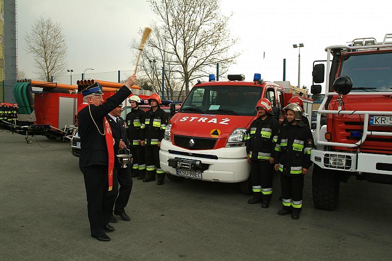 ...oraz nowych specjalistycznych samochodów. 