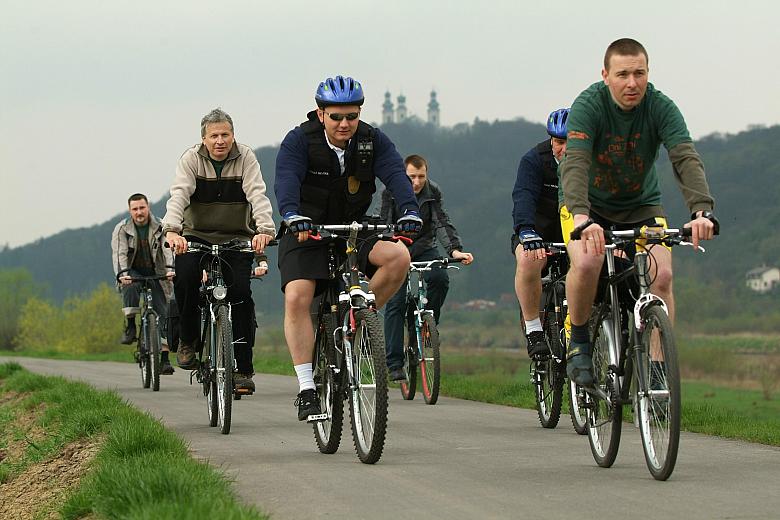 Licząca 5258 metrów rowerowa ścieżka stanowi fragment międzynarodowej trasy
EuroVelo 4, biegnącej z Roscoff w Bretanii przez Pa