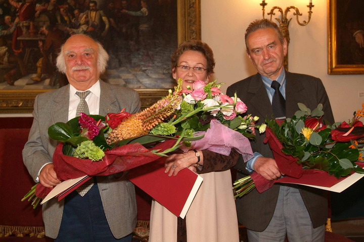 Pamiątkowa fotografia laureatów.