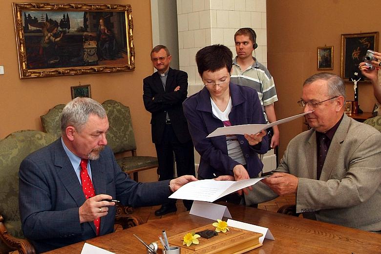 Jednym z zadań fundacji będzie zbudowanie Ośrodka Dokumentacji Pontyfikatu Jana Pawła II na byłych terenach zakładów "Solwa