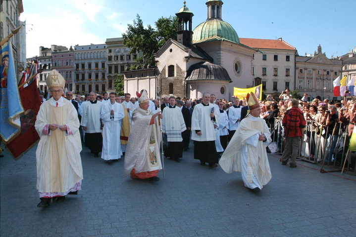 ... udać się na Rynek Główny ...
