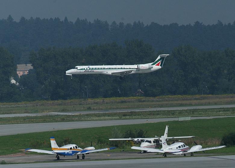 To w tym samolocie przyleciał 
na lotnisko w Balicach milionowy pasażer.