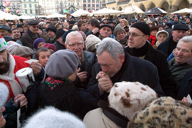 W świątecznej atmosferze krakowskiego Rynku...