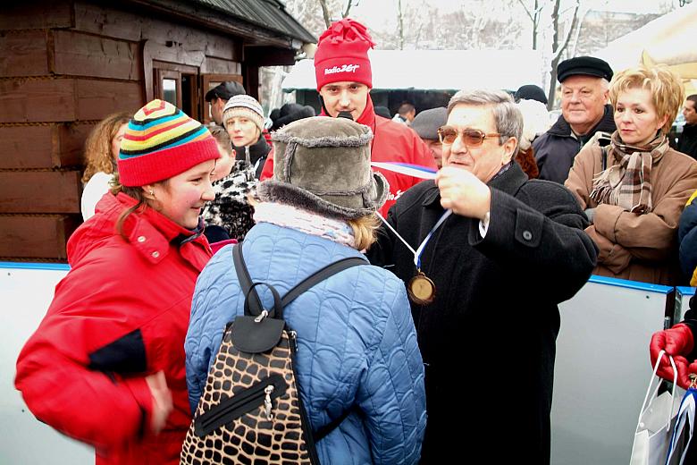 Medale i nagrody zostały wręczone zwycięzcom w dwóch kategoriach: dla dziewczynek i chłopców, w slalomie i w hokeju. 