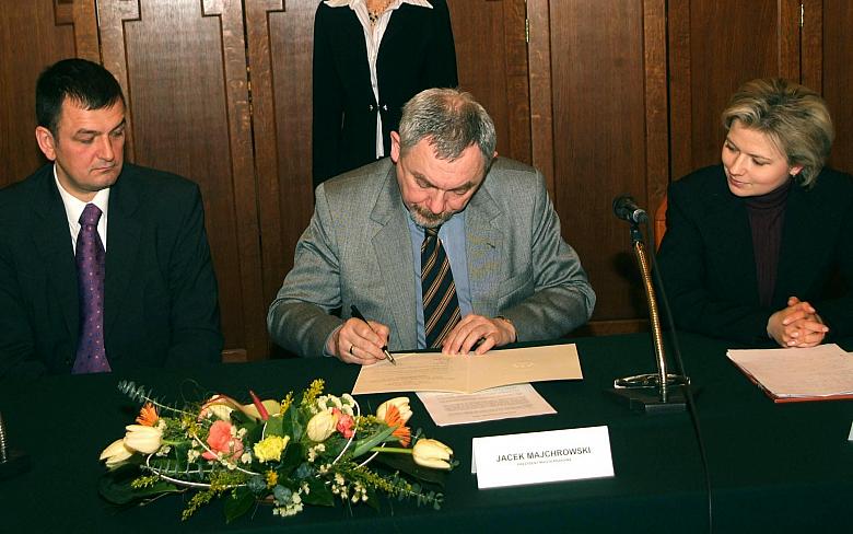 Reprezentujący władze Krakowa  Prezydent Jacek Majchrowski podpisał z Brytyjsko-Polską Izbą Handlową deklarację o współpracy i w