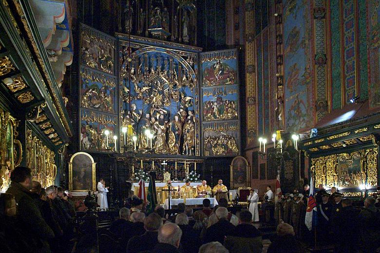 Podczas kazania biskup mówił 
o sensie ludzkiego życia, 
o poświęceniu i wysiłku jaki podejmuje każdy człowiek 
w trakcie swo