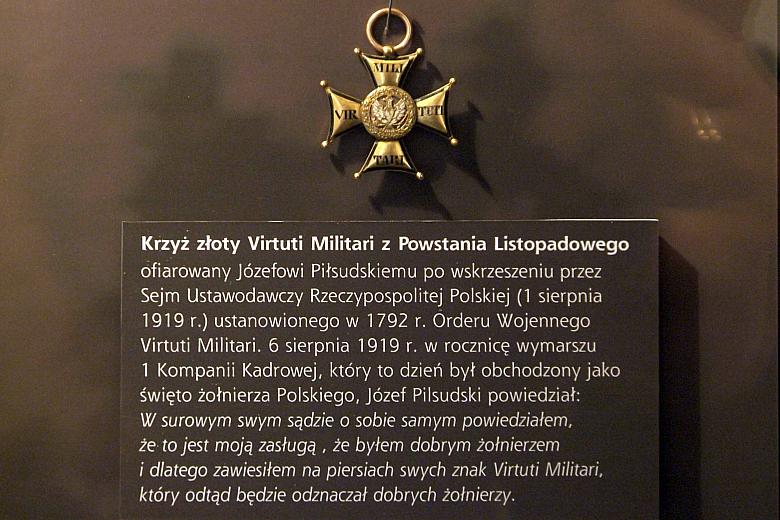 Krzyż Złoty Virtuti Militari z Powstania Listopadowego.
