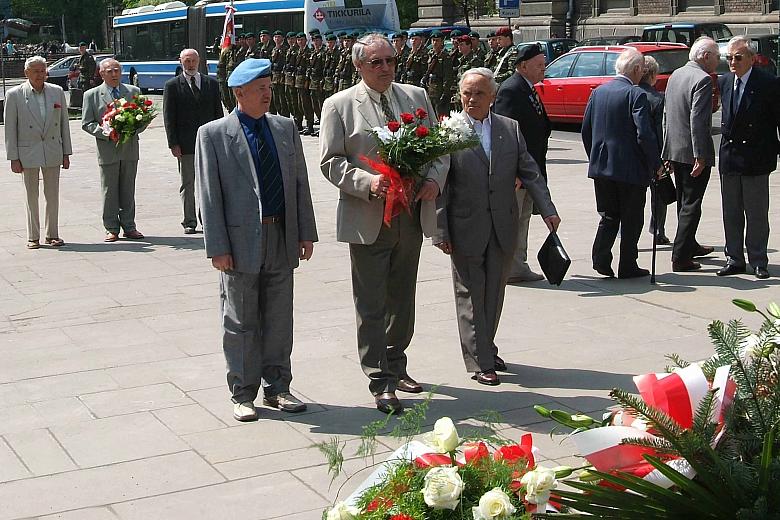 Hołd poległym złożyli przedstawiciele organizacji kombatanckich.