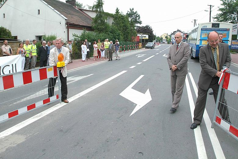 Oficjalne otwarcie przebudowanego odcinka ul. Balickiej. 
Od lewej: Tadeusz Trzmiel, Zastępca Prezydenta Miasta Krakowa, Paweł 