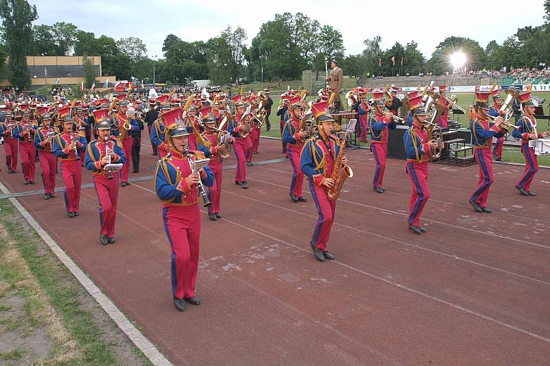 Orkiestra wojskowa 
w historycznych  mundurach 
z XIX w. 