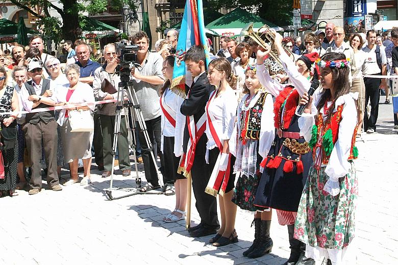 Poczet Sztandarowy szkoły im. Straży Pożarnej.