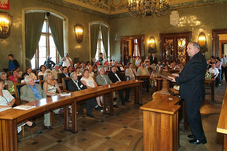 Wystąpienie prof. Jerzego Stuhra w sali Obrad Rady Miasta Krakowa.