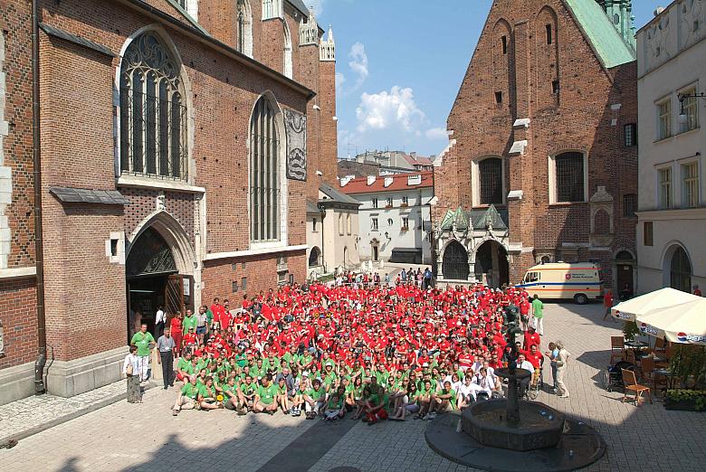 ...zgromadzili się na Placu Mariackim...