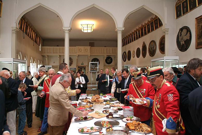 Spotkanie skończyło się uroczystym poczęstunkiem w sali muzealnej Celestatu.