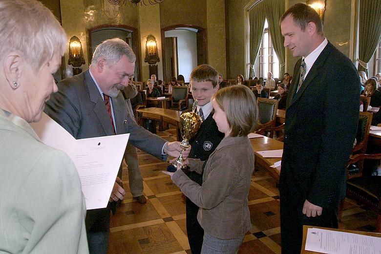 Drugie miejsce - ex aequo zdobyły:  Szkoły Podstawowe nr 10 i nr 38.