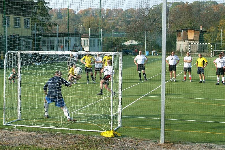 Turniej piłki nożnej "O Puchar Prezydenta Miasta Krakowa" rozegrany na nowo otwartym sztucznym boisku TS "Tramwaj