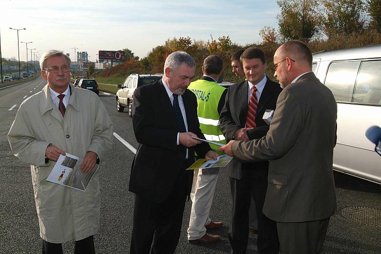 Otwarcia dokonał Jacek Majchrowski, Prezydent Miasta Krakowa, któremu towarzyszyli Tadusz Trzmiel, Zastępca Prezydenta Miasta Kr