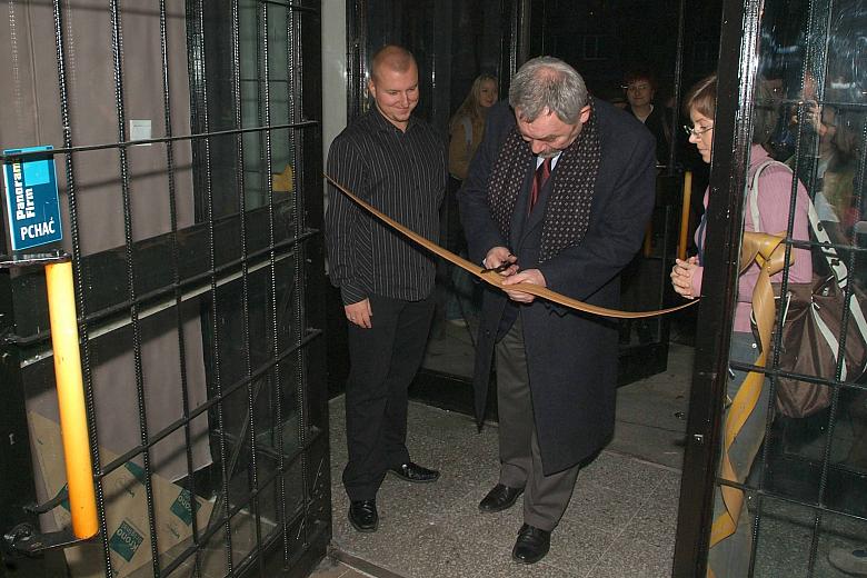 Jacek Majchrowski, Prezydent Miasta Krakowa wraz z Pawłem Derlatką, szefem Agencji Promocyjnej NH STYLE, otwarli "1949 club