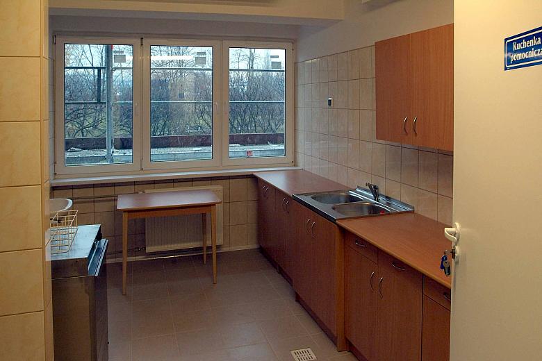 Wykonano również dodatkowe węzły sanitarne w salach pacjentów...