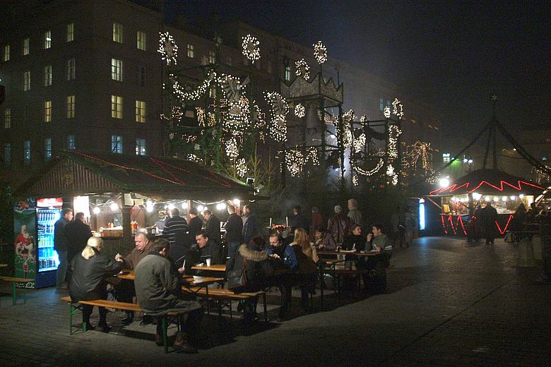 ....przygotowana została bogata oferta kulinarna. Można skosztować potraw z grilla oraz tradycyjnie napić się galicyjskiego grza