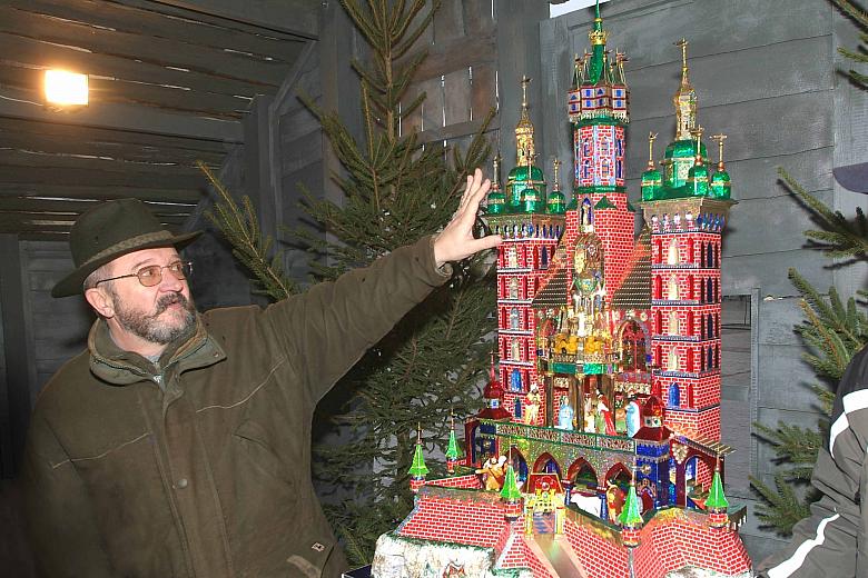 Forma szopek krakowskich ukształtowała się w XIX wieku wśród krakowskich murarzy i robotników budowlanych, poszukujących zarobkó