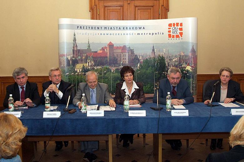 Jacek Majchrowski, Prezydent Miasta Krakowa, przedstawił swoich zastępców podczas konferencji prasowej.