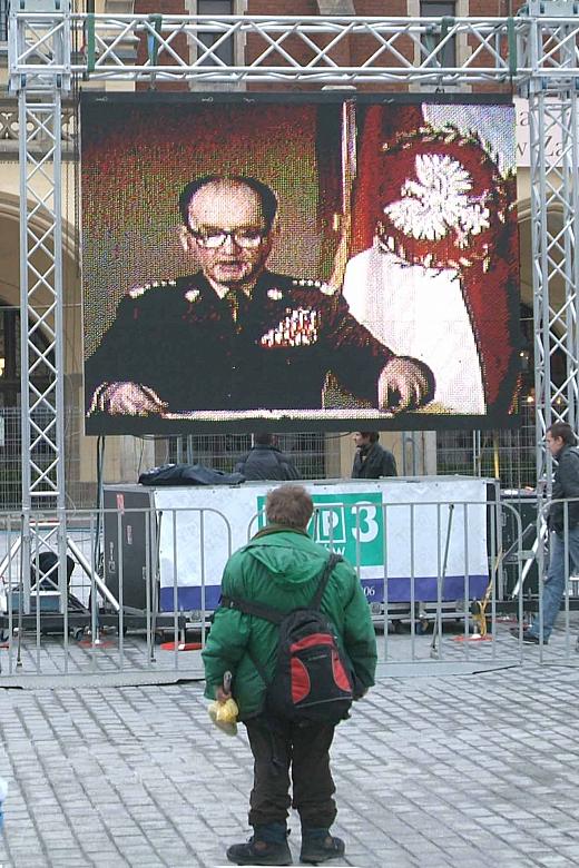 W związku z obchodami 25. rocznicy wprowadzenia stanu wojennego Stowarzyszenie "Krzyk Wolności" zorganizowało insceniz