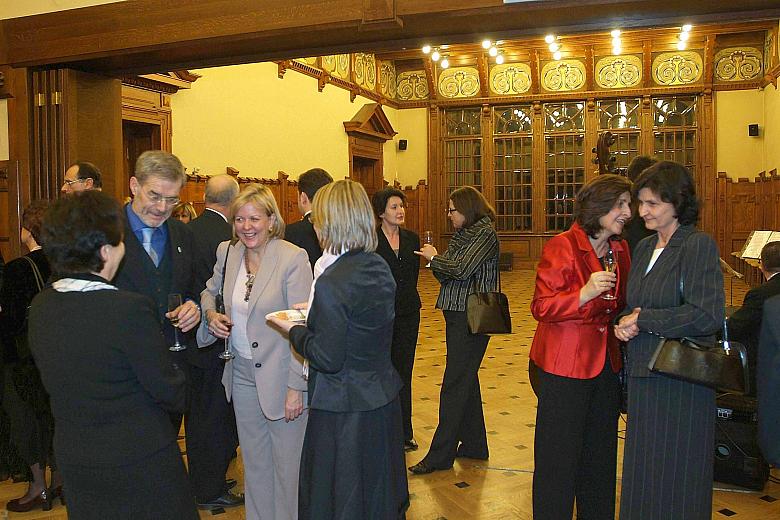 Z lewej strony, Dr. Thomas Gläser Konsul Generalny Republiki Federalnej Niemiec wraz z Anne Hall Konsul Generalny Stanów Zjednoc