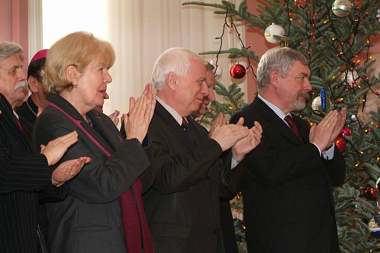 ..władze miasta i województwa.