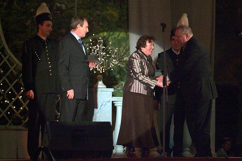 Nagrody w kategorii II "dla osób lub firm finansujących naukę i kulturę polską" odebrali przedstawiciele Centrum Handl