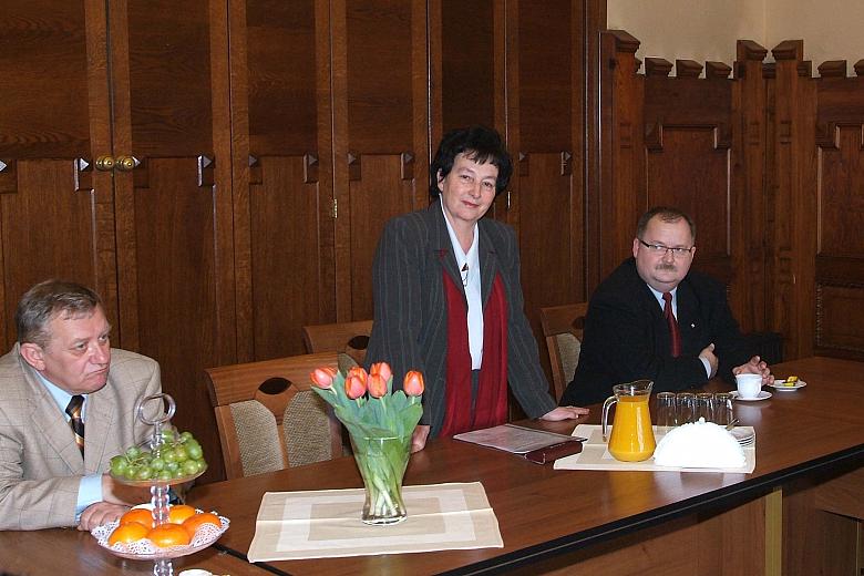 W spotkaniu uczestniczyli(od prawej) Adam Młot, Pełnomocnik Prezydenta ds. Bezpieczeństwa Imprez Sportowych
i Miejskich Imprez 