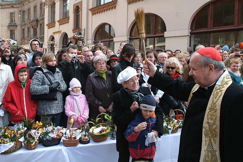 ...i koszyczki ze świątecznym jadłem...