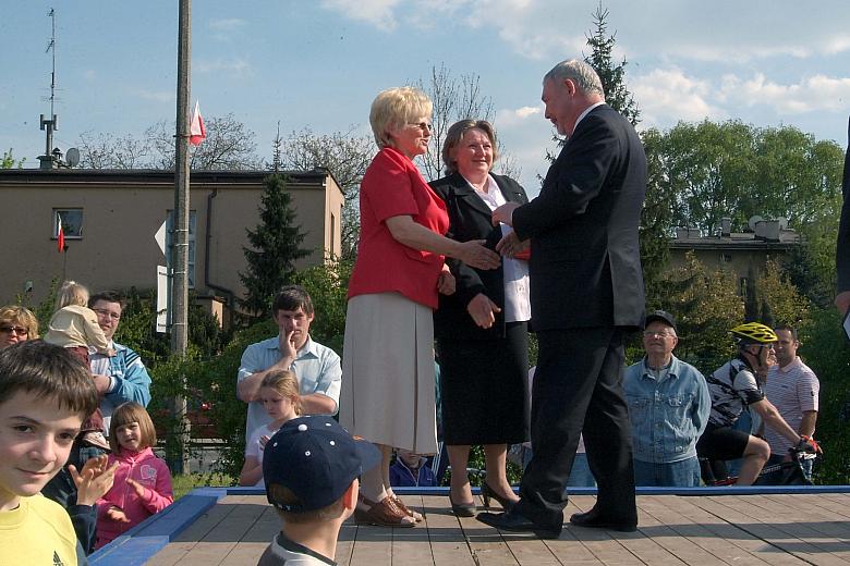 "Majówka z kawalerią" na krakowskich Błoniach była nie tylko zabawą. Pieniądze uzyskane ze sprzedaży grochówki i precl