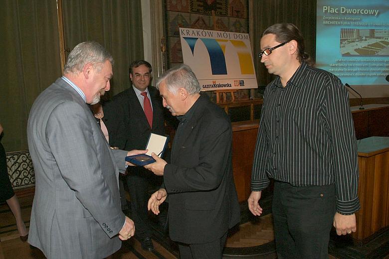 W kategorii "Architektura terenów otwartych" nagrodę otrzymał Plac Dworcowy zaprojektowany przez Romualda Loeglera i D