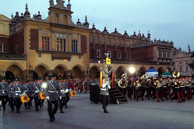 Biorące udział w Festiwalu orkiestry prezentowały tradycje różnych europejskich armii.
