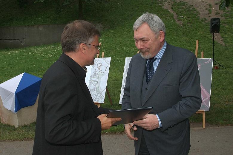 Pod Wawelem stanie w przyszłości Centrum Obsługi Ruchu Turystycznego, według projektu przygotowanego przez biuro architektoniczn