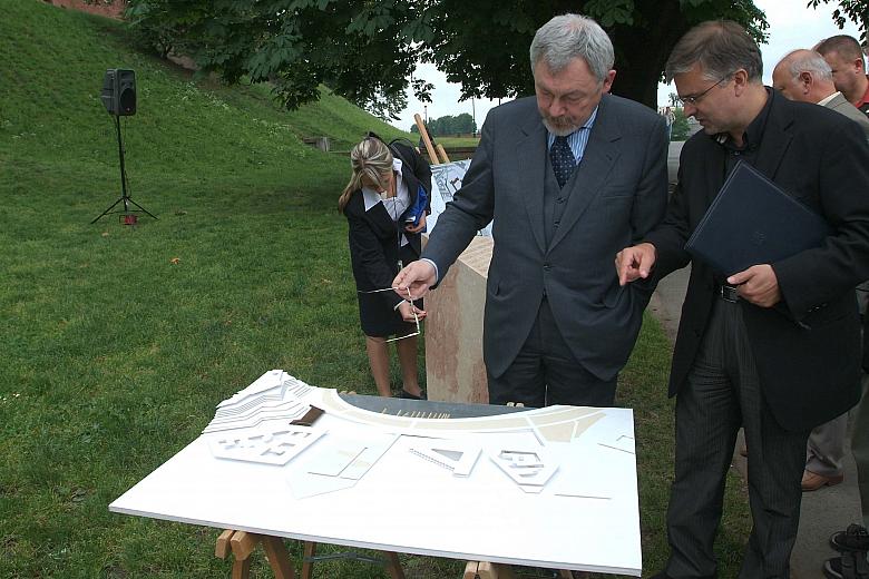 Przygotowane przez IMB Asymetria makieta i plansze przybliżyły uczestnikom uroczystości przyszły kształt ulicy Powiśle i Placu n