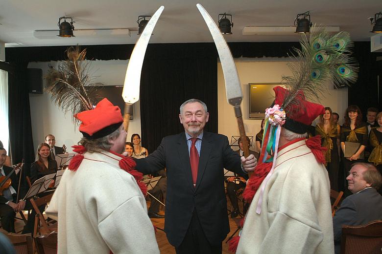 Według tradycji w Zajeździe kwaterował sam  Naczelnik Kościuszko. Dlatego przy otwarciu nie mogło zabraknąć kosynierów w sukmana