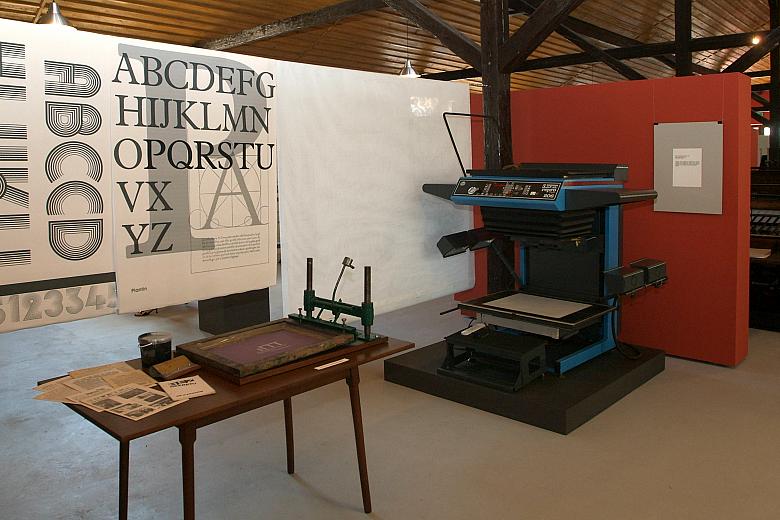 Na wystawie pokazano różne etapy jego dziejów, także i te z lat stanu wojennego.