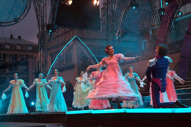 Epopeja napoleońska, barwne czasy Księstwa Warszawskiego...po nich nastąpi ogólnoeuropejska żałoba, której symbolem będzie czarn