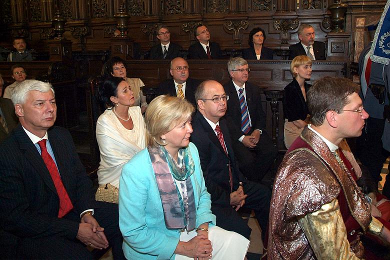 Katedra Wawelska - kiedyś monarsza - dnia 5 czerwca 2007 roku rozbrzmiała modłami w intencji Miasta Krakowa i jego mieszkańców.