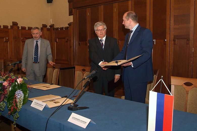 Podpisana obecnie umowa jest kontynuacją i uzupełnieniem protokołu sprzed lat dziesięciu.