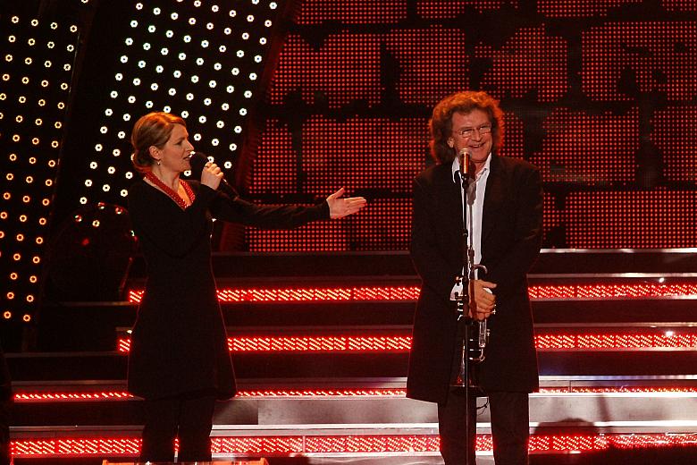 Koncert rozpoczął się krakowskim hejnałem zagranym przez Zbigniewa Wodeckiego.
Prowadząca wieczór Lidia Jazgar słusznie zauważy