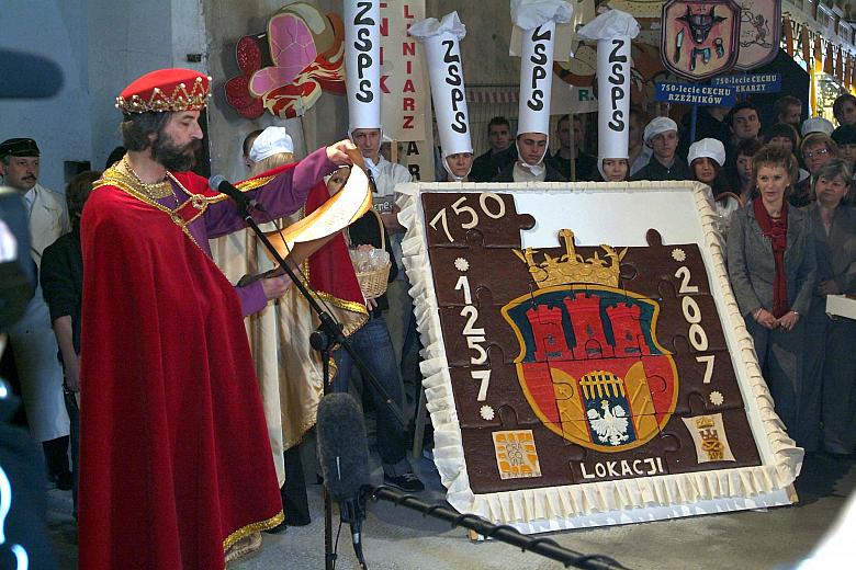 Uroczystość w krakowskich Sukiennicach rozpoczął sam książę Bolesław zwany Wstydliwym, który odczytał fragment dokumentu, jaki w